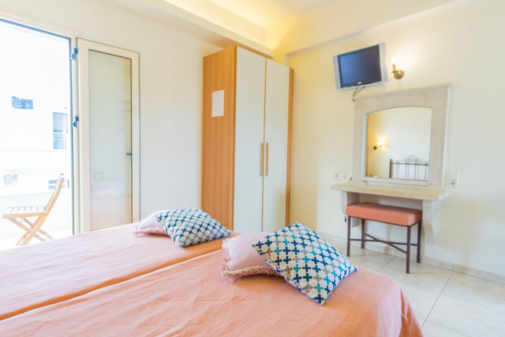 Pela Sofia — Hotel rooms in Stalida