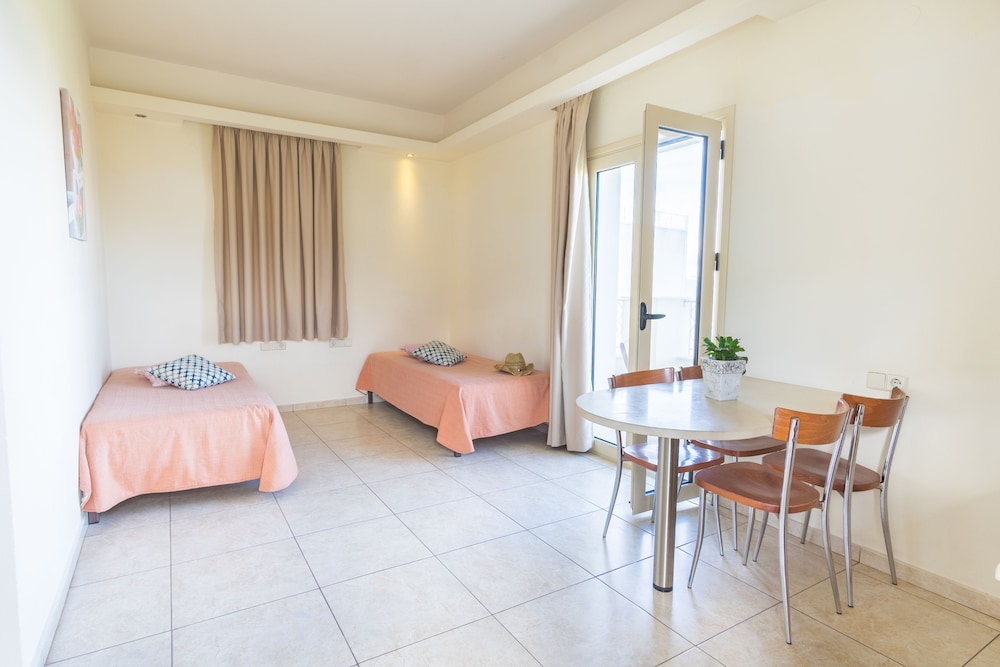 Pela Sofia — Hotel rooms in Stalida