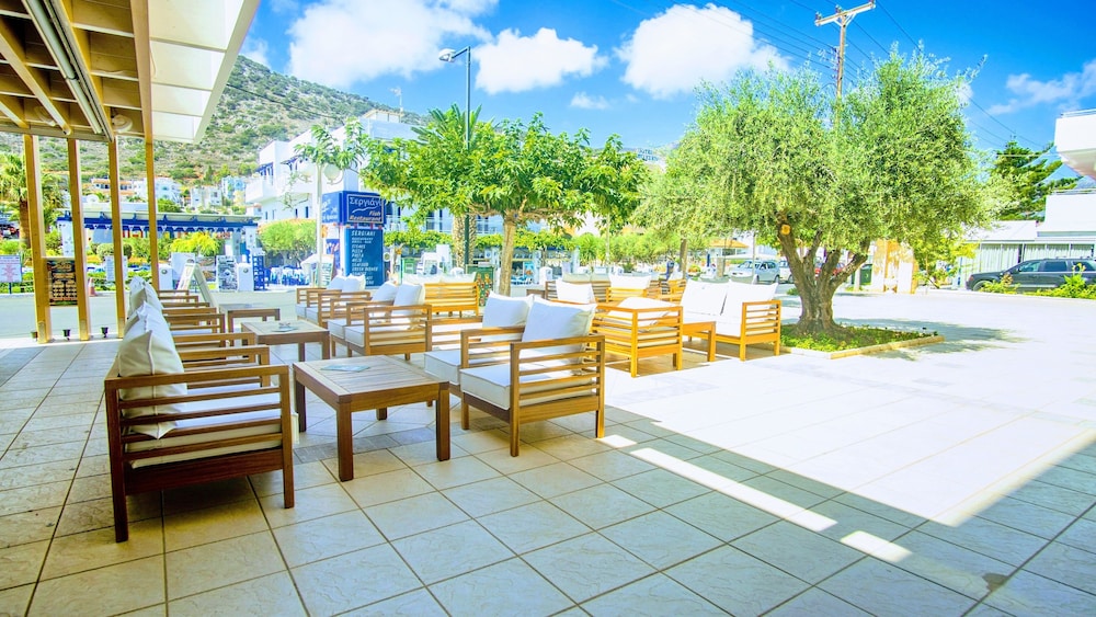 Pela Sofia — Restaurant & bars in Stalida