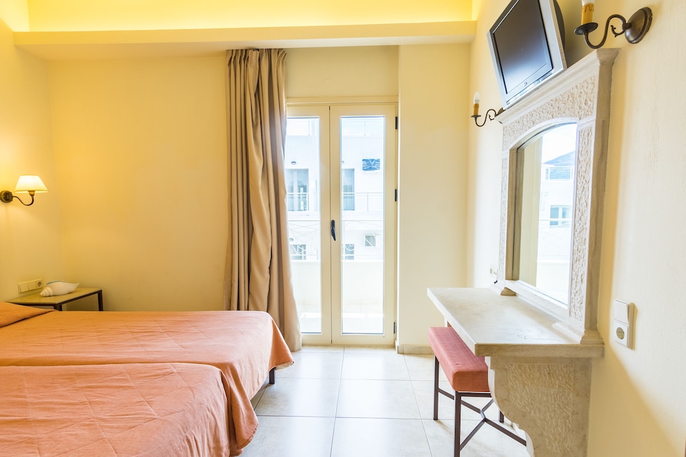 Pela Sofia — Hotel rooms in Stalida