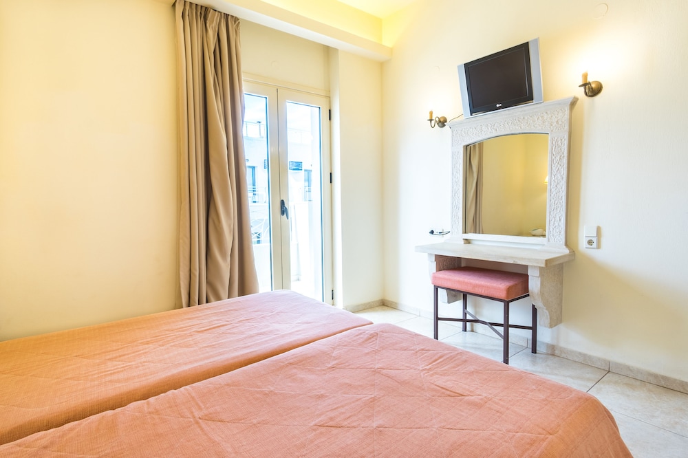 Pela Sofia — Hotel rooms in Stalida