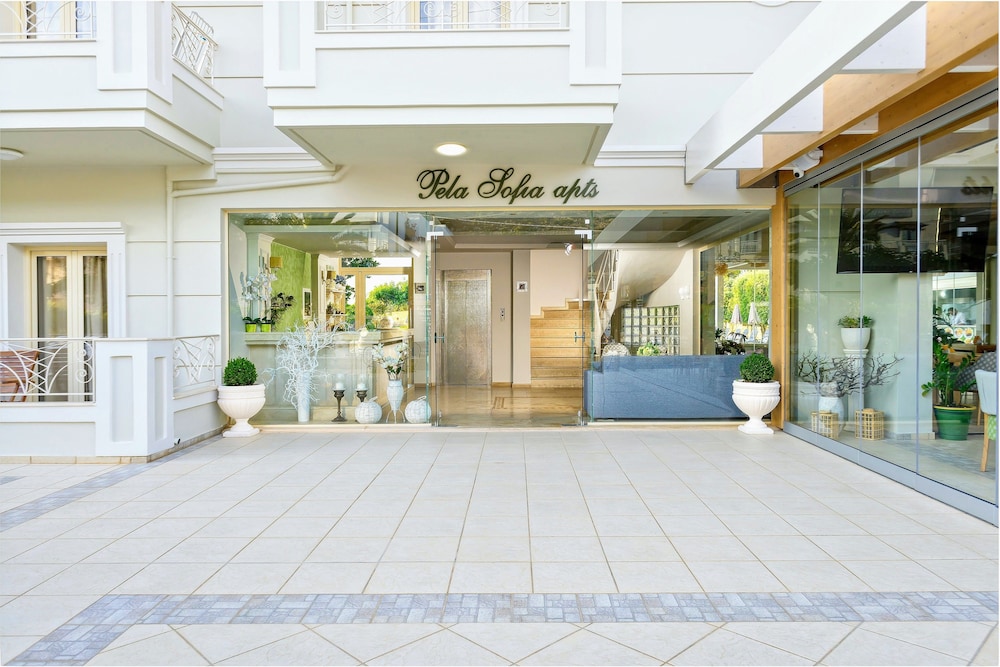 Pela Sofia — Hotel building in Stalida