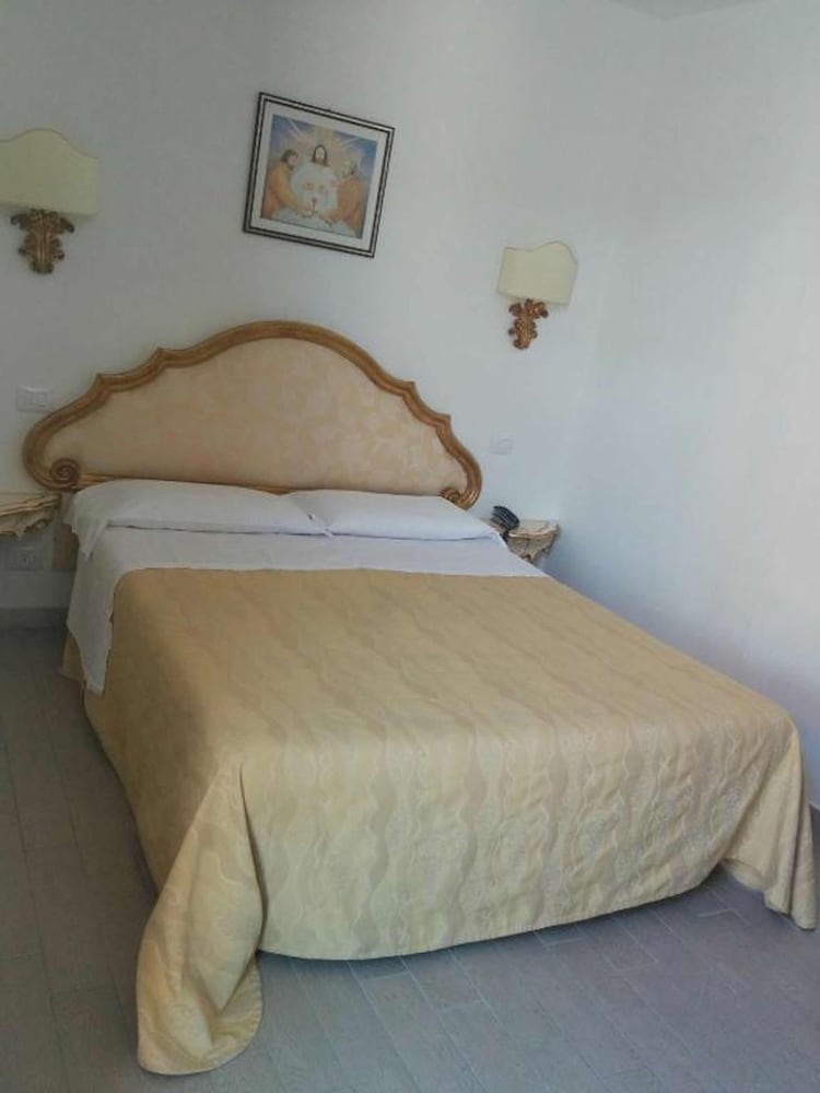 Hotel Villa Kinzica — Hotel rooms in Pisa, Tuscany
