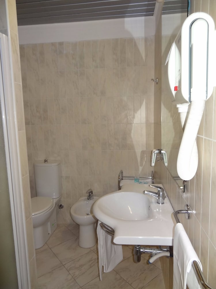Hotel Villa Kinzica — Hotel rooms in Pisa, Tuscany