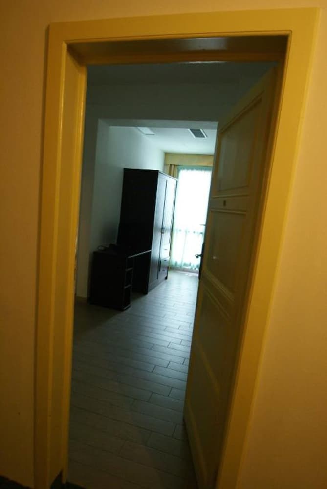 Hotel Villa Kinzica — Hotel rooms in Pisa, Tuscany