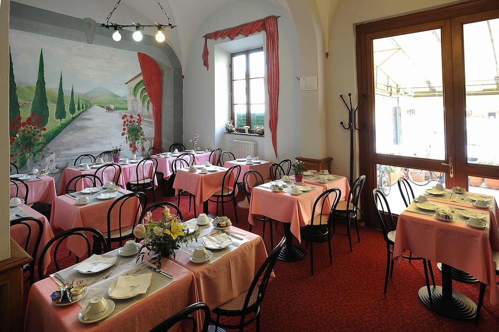 Hotel Villa Kinzica — Restaurant & bars in Pisa, Tuscany