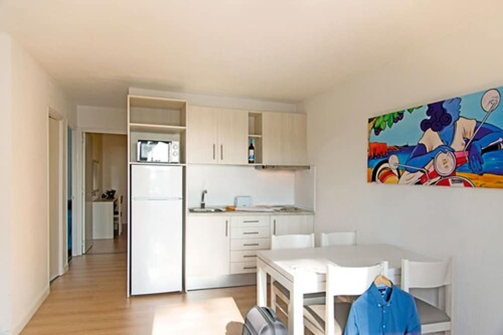 Apartamentos Cala Blanca — Hotel rooms in Cala Blanca, Balearic Islands