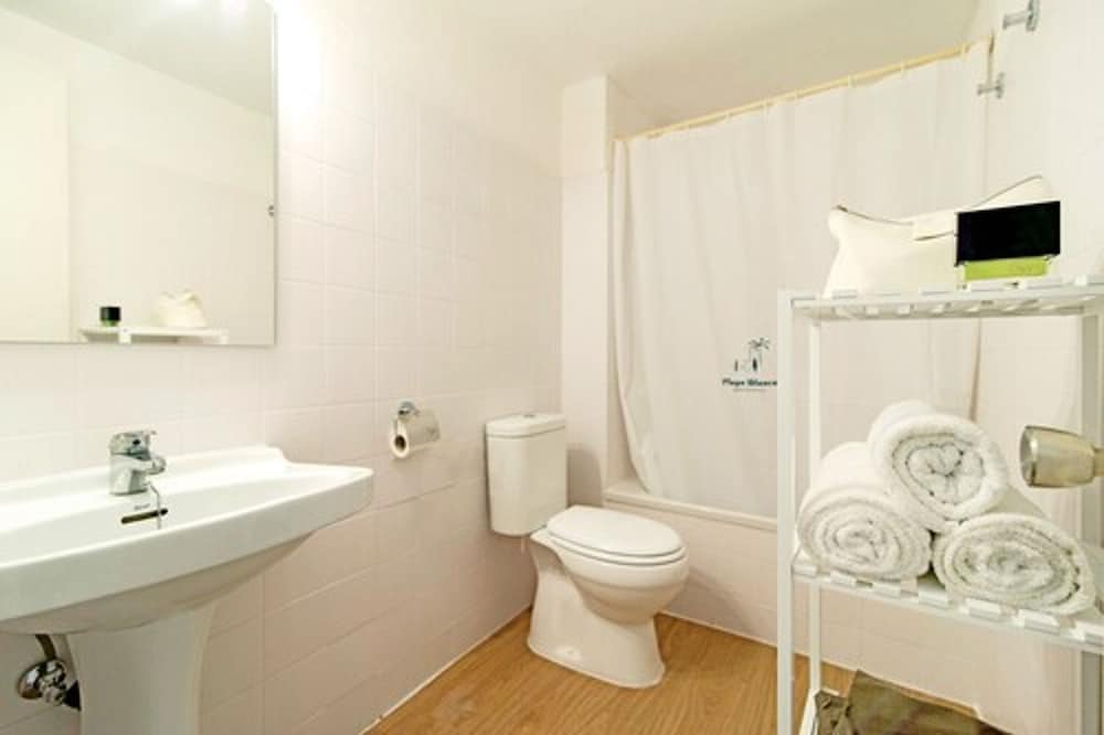 Apartamentos Cala Blanca — Hotel rooms in Cala Blanca, Balearic Islands