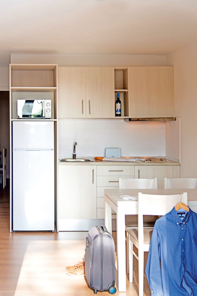 Apartamentos Cala Blanca — Hotel rooms in Cala Blanca, Balearic Islands