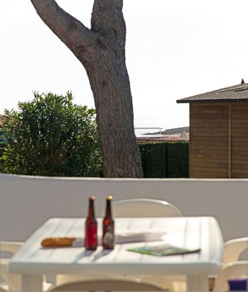 Apartamentos Cala Blanca — Restaurant & bars in Cala Blanca, Balearic Islands