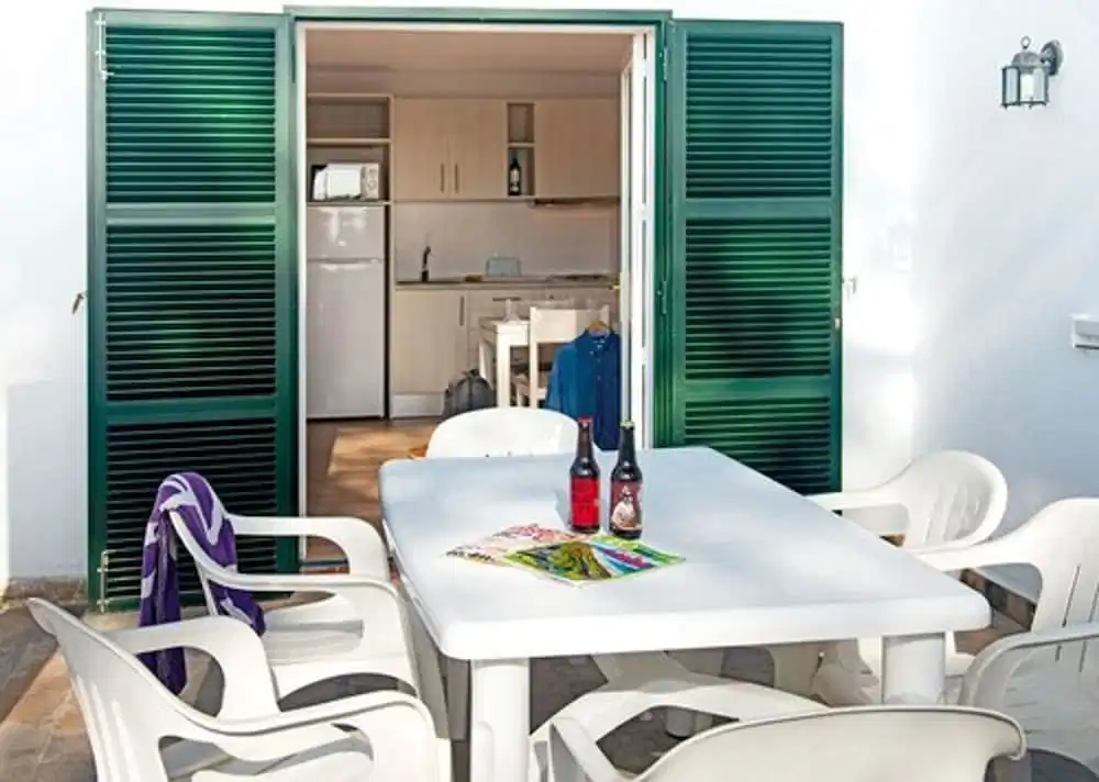Apartamentos Cala Blanca — Hotel rooms in Cala Blanca, Balearic Islands