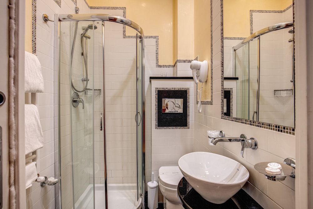 Hotel Verona — Hotel rooms in Rome, Lazio