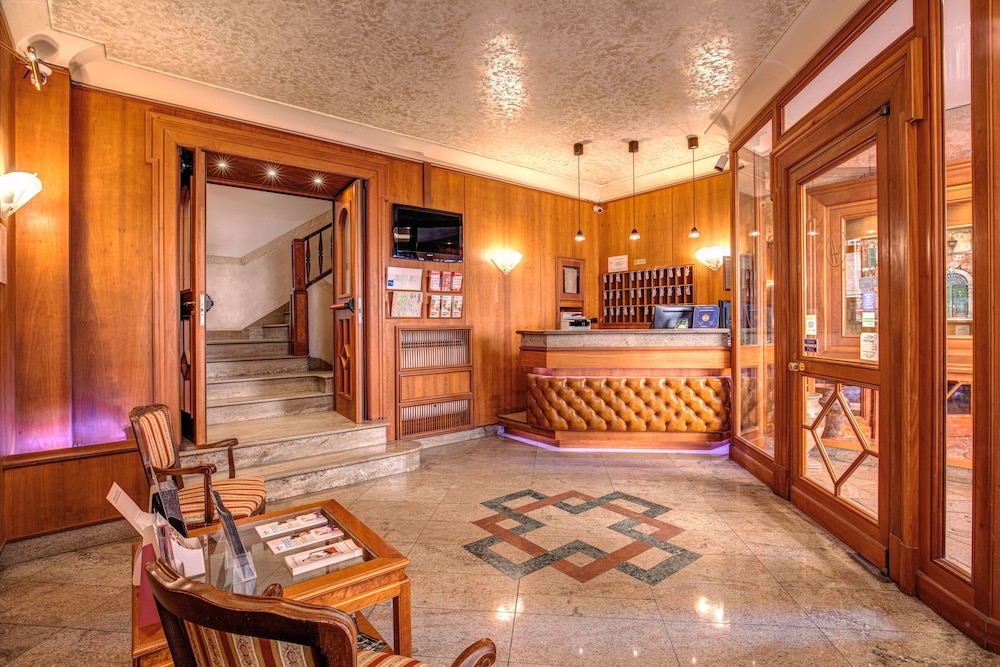 Hotel Verona — Hotel building in Rome, Lazio