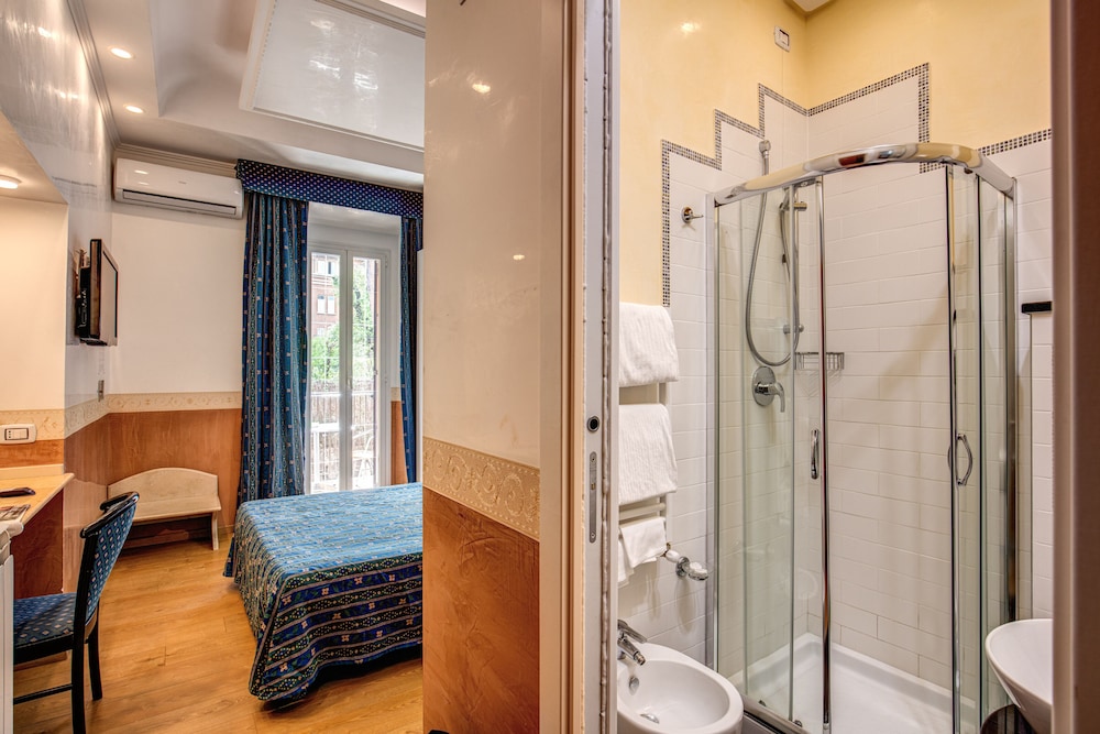 Hotel Verona — Hotel rooms in Rome, Lazio
