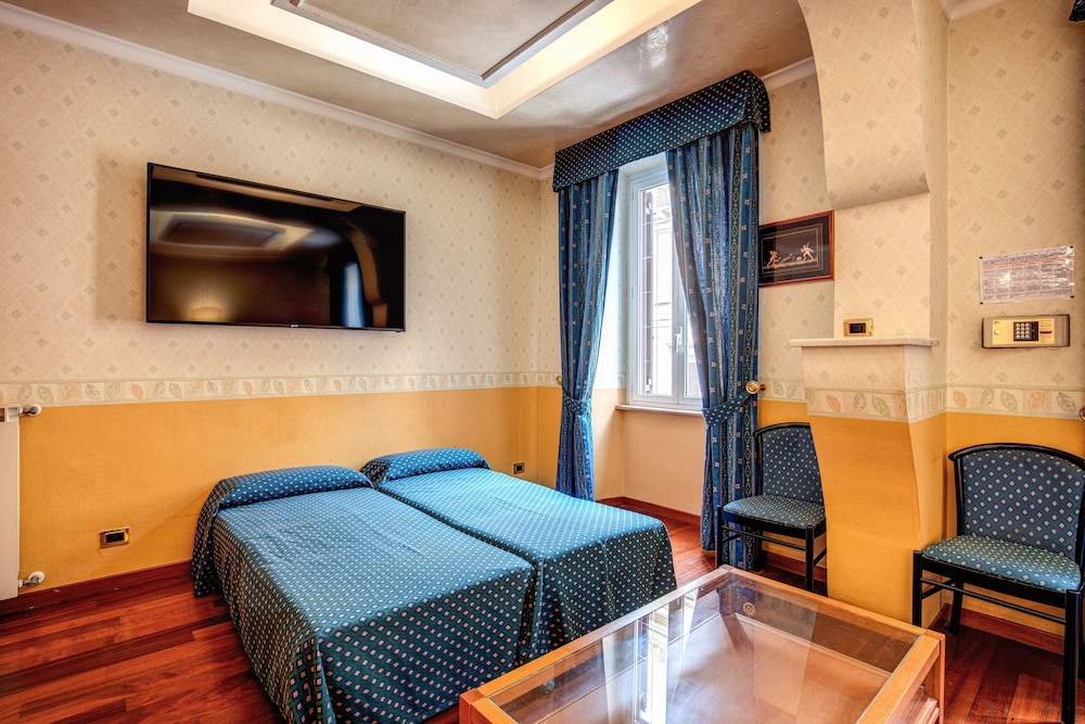 Hotel Verona — Hotel rooms in Rome, Lazio