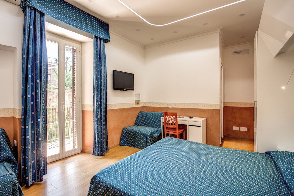 Hotel Verona — Hotel rooms in Rome, Lazio