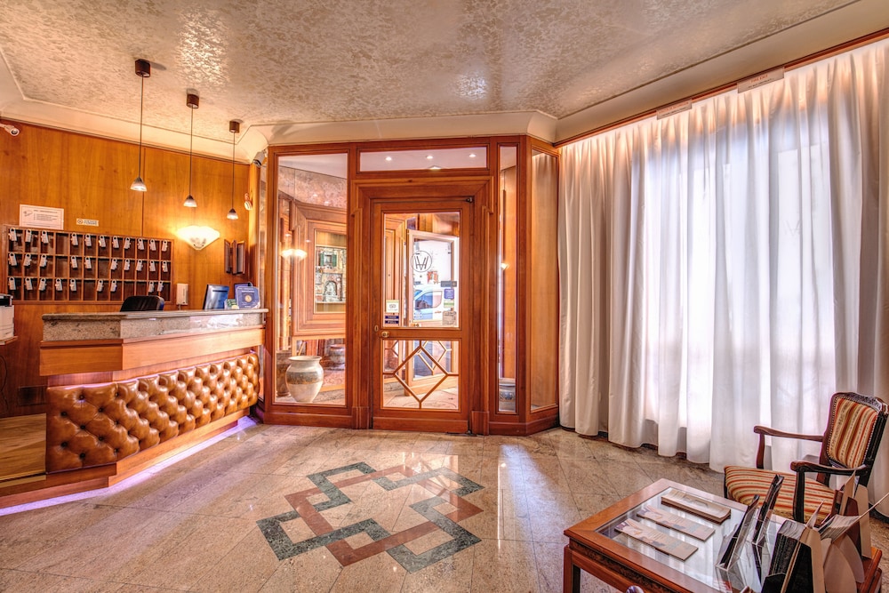 Hotel Verona — Hotel building in Rome, Lazio