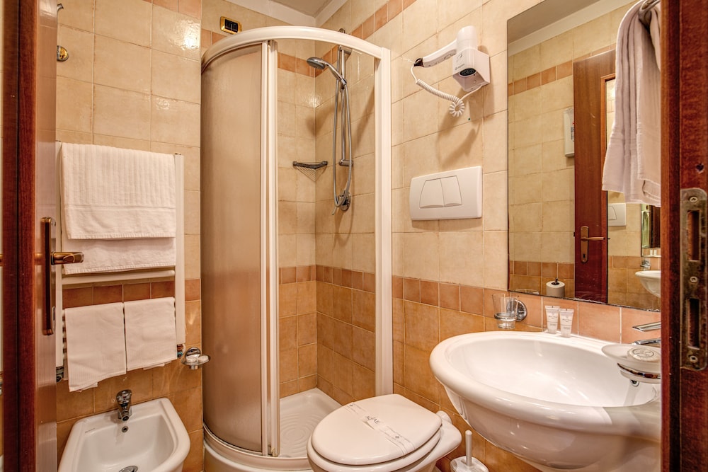 Hotel Verona — Hotel rooms in Rome, Lazio