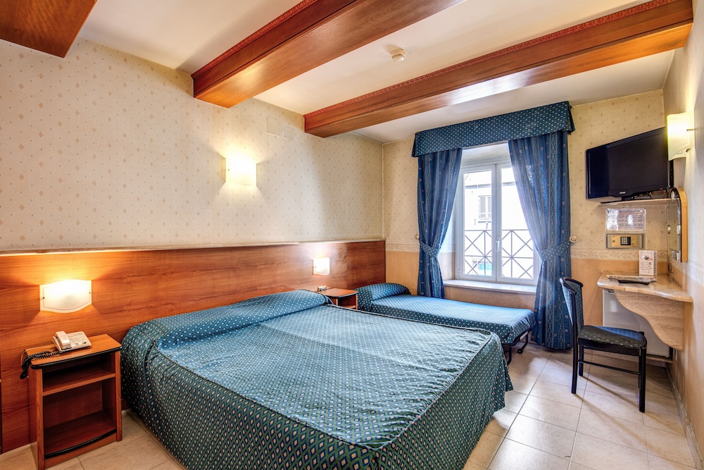 Hotel Verona — Hotel rooms in Rome, Lazio