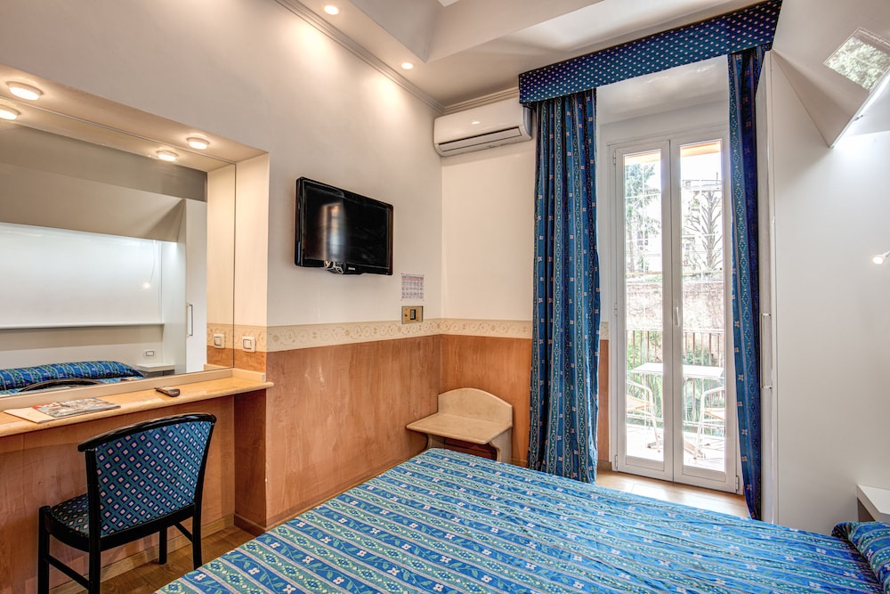 Hotel Verona — Hotel rooms in Rome, Lazio