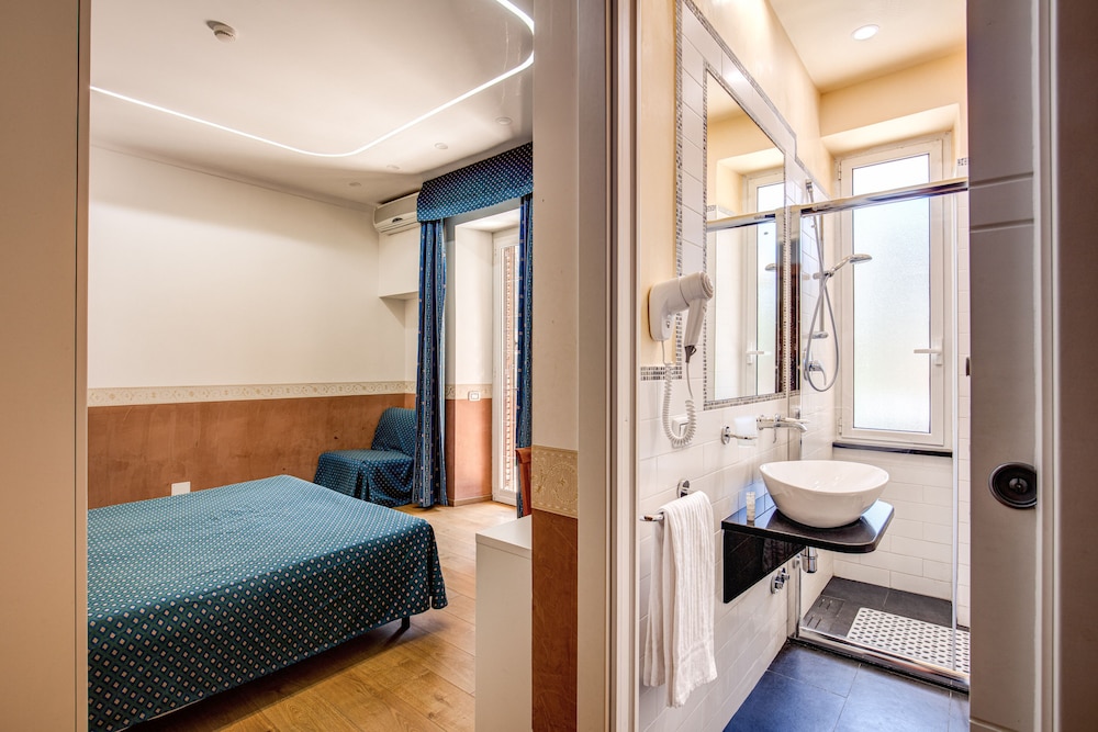 Hotel Verona — Hotel rooms in Rome, Lazio
