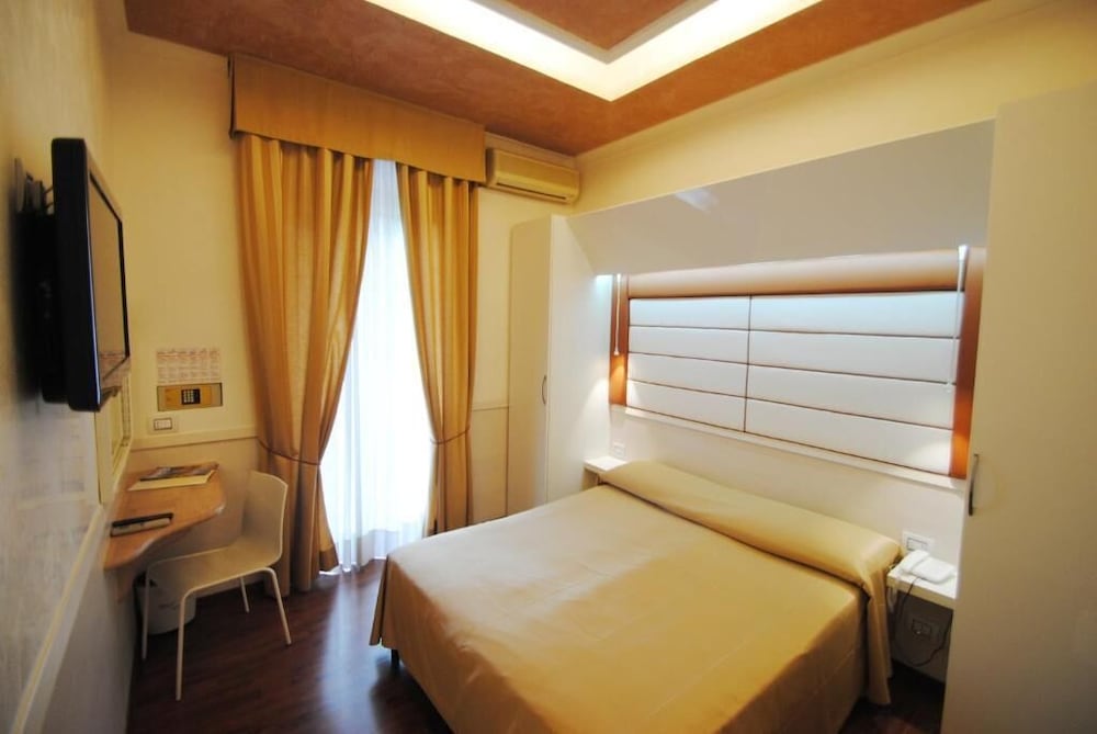Hotel Verona — Hotel rooms in Rome, Lazio