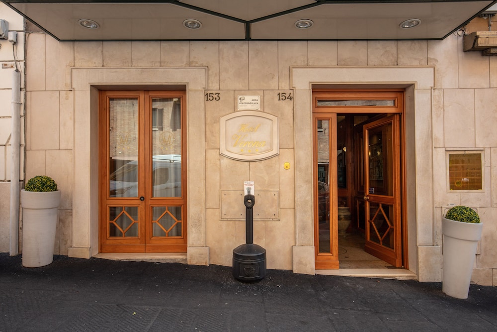 Hotel Verona — Hotel building in Rome, Lazio