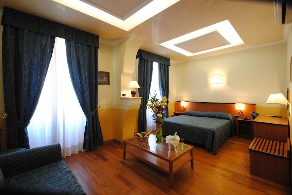 Hotel Verona — Hotel rooms in Rome, Lazio