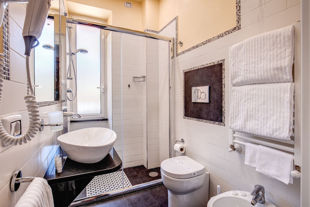 Hotel Verona — Hotel rooms in Rome, Lazio