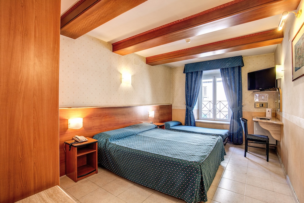 Hotel Verona — Hotel rooms in Rome, Lazio