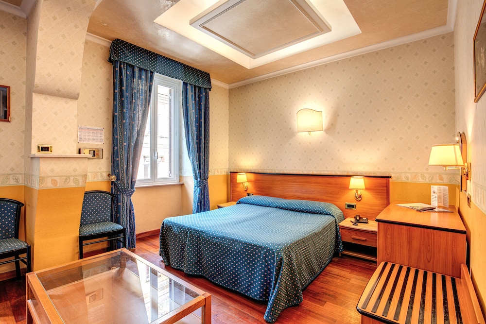 Hotel Verona — Hotel rooms in Rome, Lazio