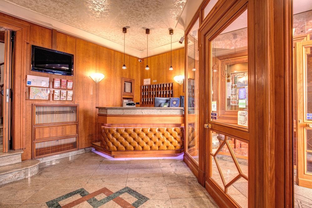Hotel Verona — Hotel building in Rome, Lazio