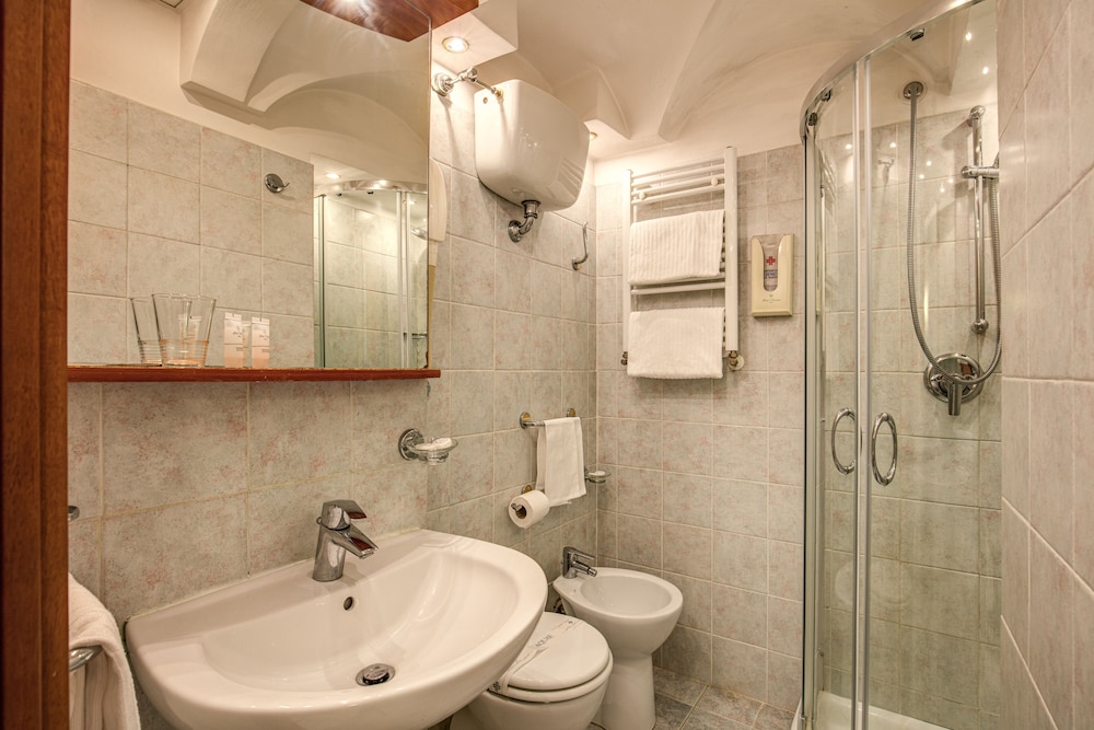 Hotel Verona — Hotel rooms in Rome, Lazio