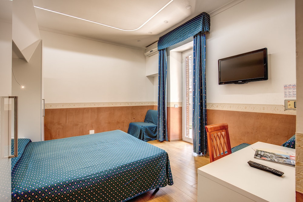 Hotel Verona — Hotel rooms in Rome, Lazio