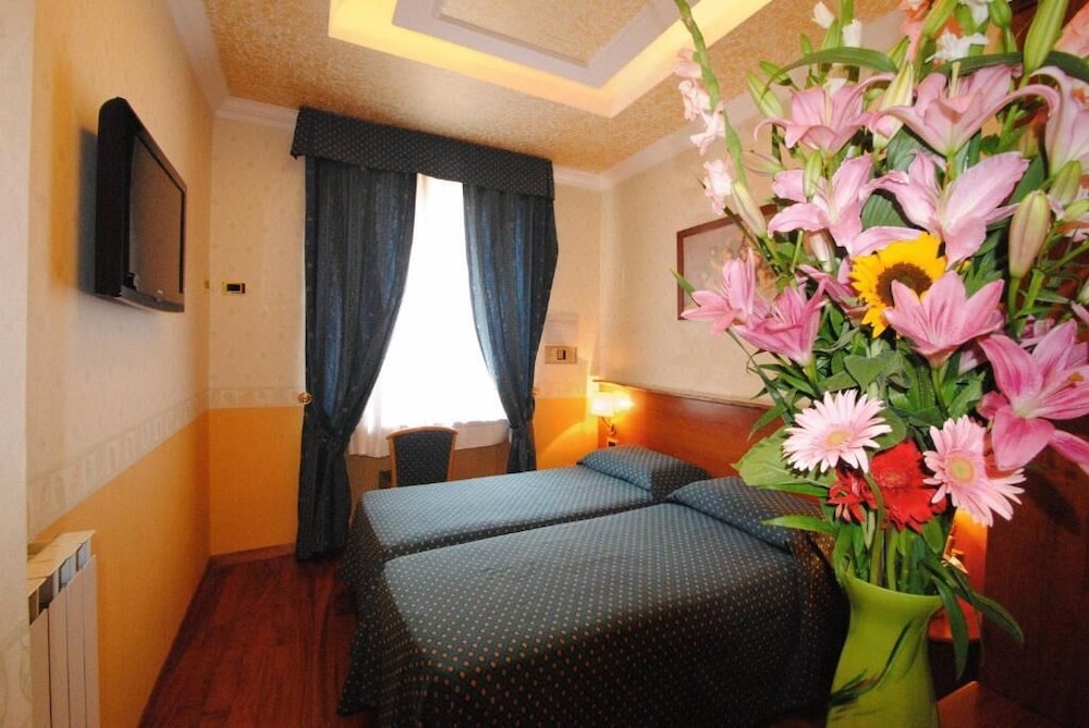 Hotel Verona — Hotel rooms in Rome, Lazio