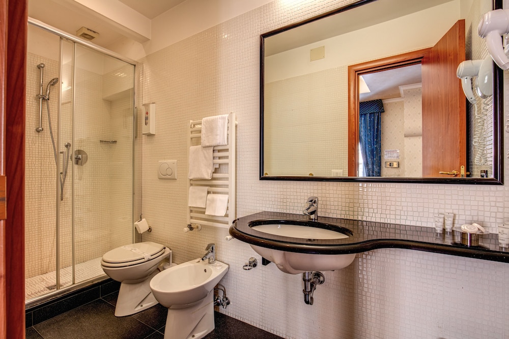 Hotel Verona — Hotel rooms in Rome, Lazio