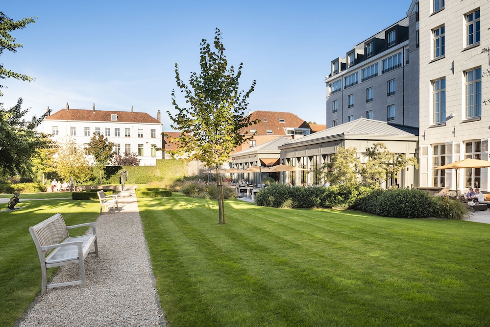 Dukes’ Palace – by Dukes’ Hotel Collection — Hotel building in Bruges, Flanders