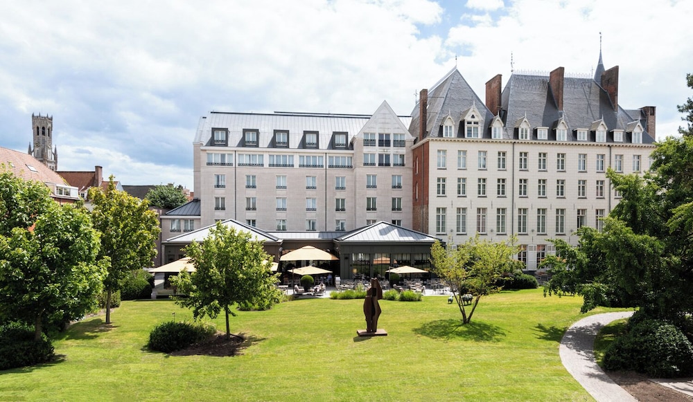 Dukes’ Palace – by Dukes’ Hotel Collection — Hotel building in Bruges, Flanders