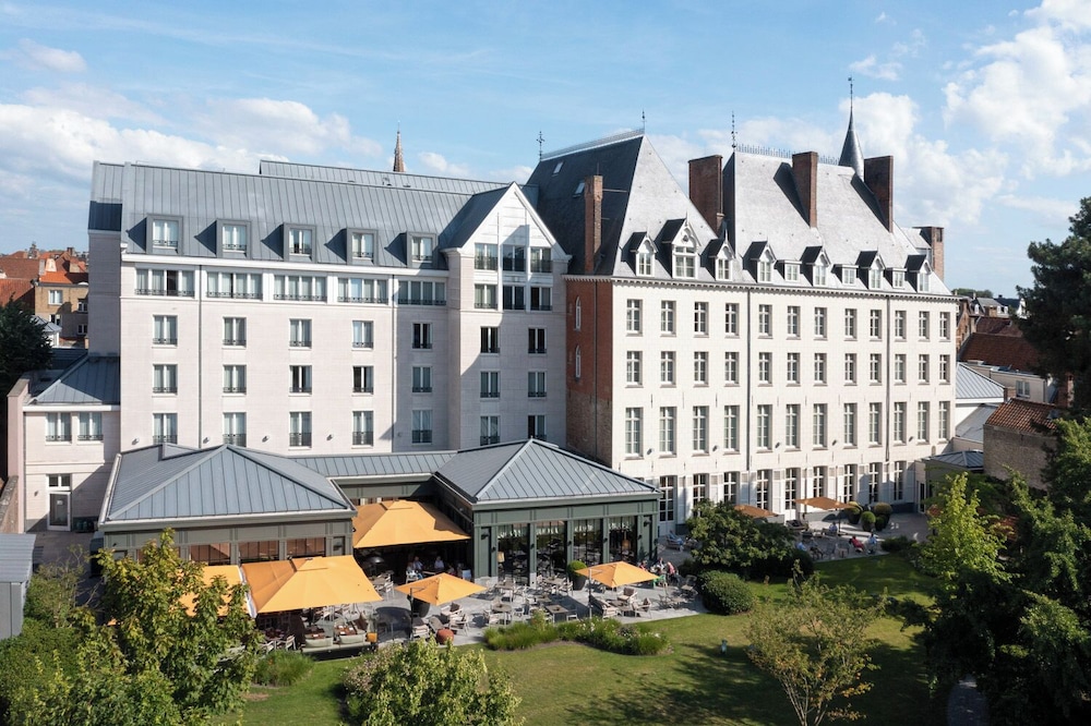 Dukes’ Palace – by Dukes’ Hotel Collection — Hotel building in Bruges, Flanders