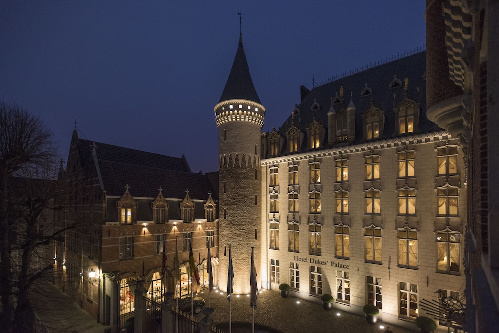 Dukes’ Palace – by Dukes’ Hotel Collection — Hotel building in Bruges, Flanders