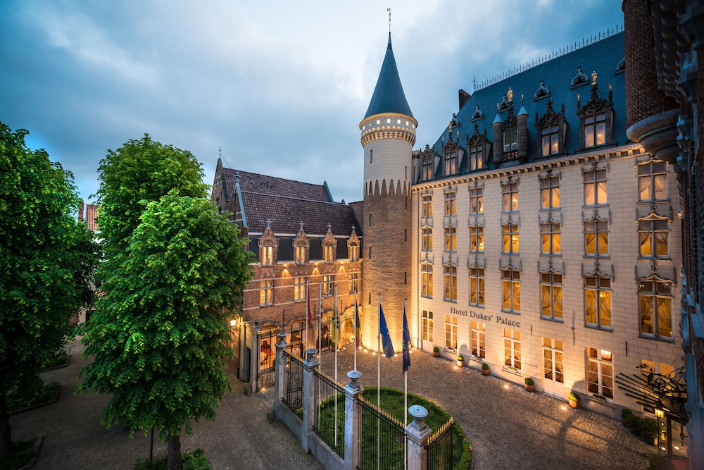 Dukes’ Palace – by Dukes’ Hotel Collection — Hotel building in Bruges, Flanders