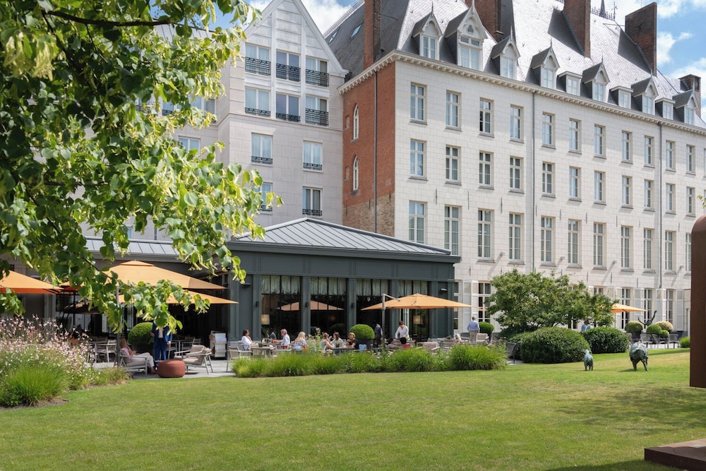 Dukes’ Palace – by Dukes’ Hotel Collection — Hotel building in Bruges, Flanders