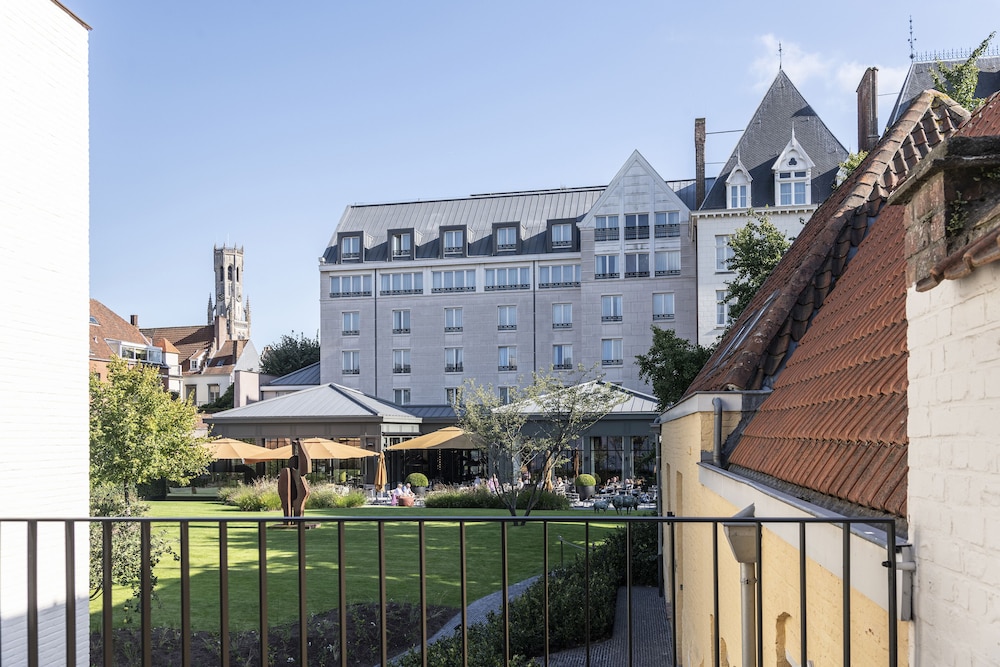 Dukes’ Palace – by Dukes’ Hotel Collection — Hotel building in Bruges, Flanders
