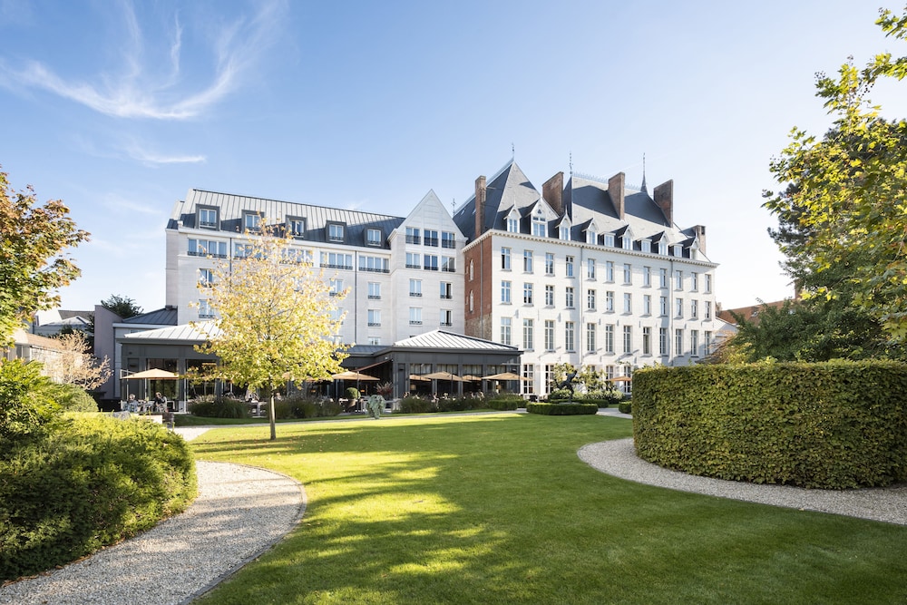 Dukes’ Palace – by Dukes’ Hotel Collection — Hotel building in Bruges, Flanders