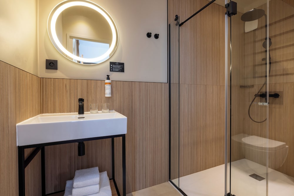 Hotel Brady – Gare de l’Est — Hotel rooms in Paris, Ile-de-France
