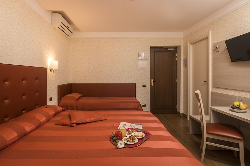 Hotel Villa Rosa — Hotel rooms in Rome, Lazio