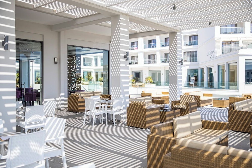 Asterias Beach Resort — Restaurant & bars in Kolymbia, South Aegean
