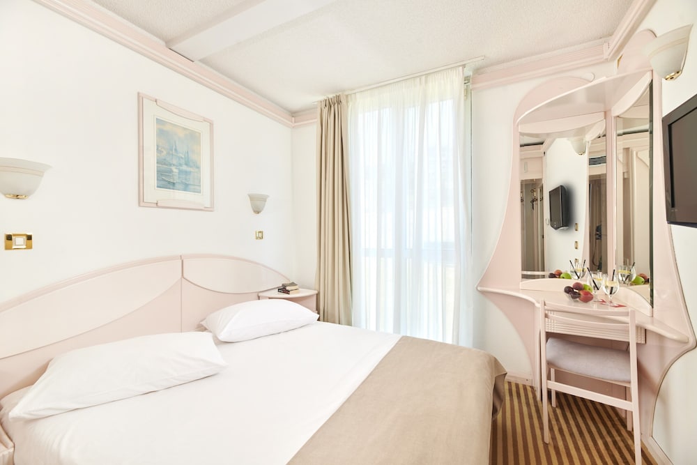 Hotel Zorna Plava Laguna — Hotel rooms in Poreč, Istria