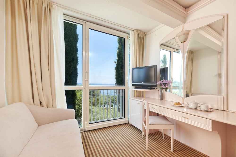 Hotel Zorna Plava Laguna — Hotel rooms in Poreč, Istria