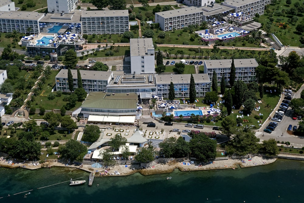 Hotel Zorna Plava Laguna — Hotel building in Poreč, Istria